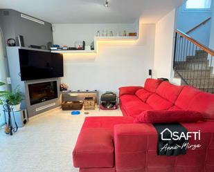 Living room of Single-family semi-detached for sale in Celrà  with Terrace, Swimming Pool and Balcony