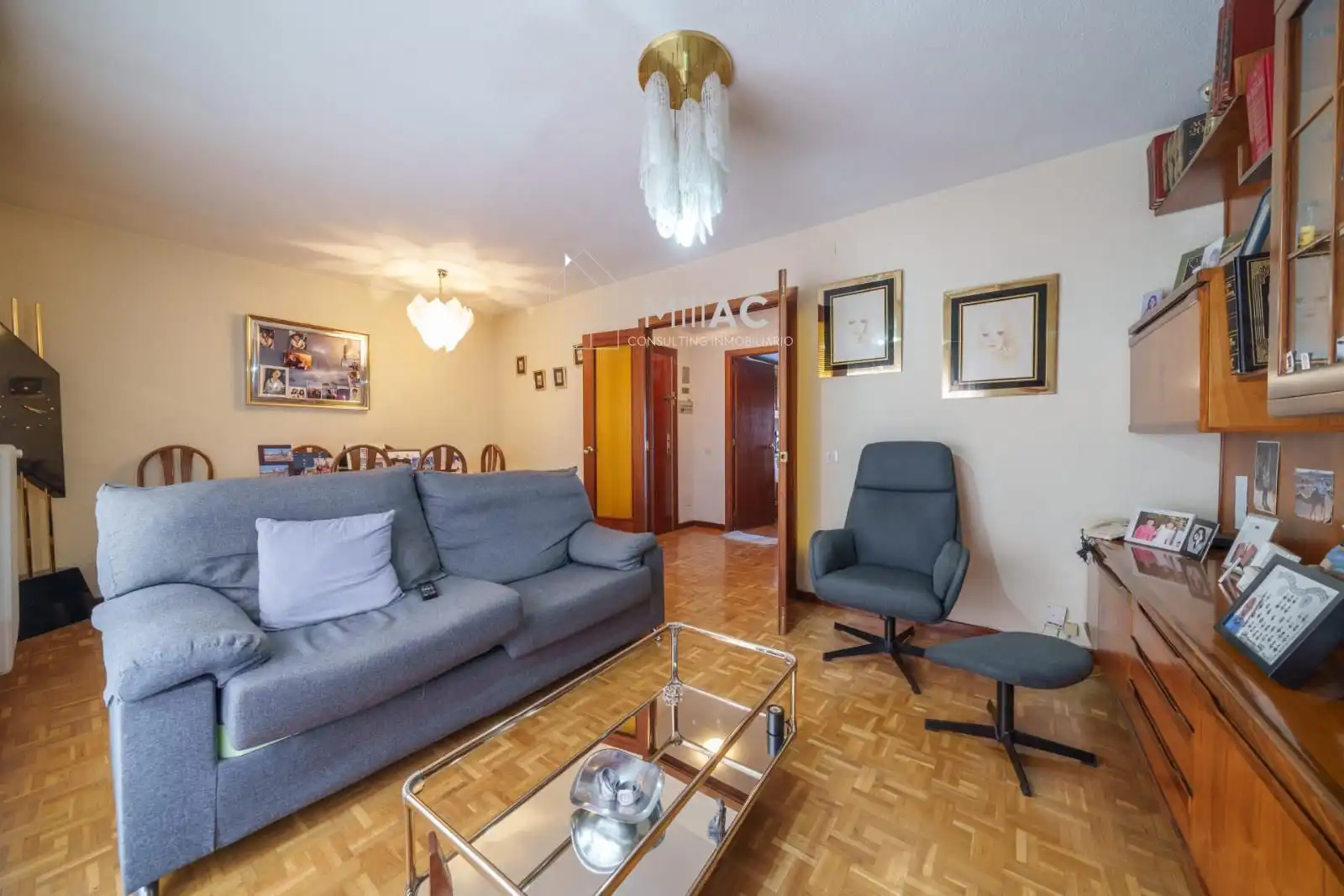 Sala d'estar de Pis en venda en Madrid amb Calefacció, Parquet i Terrassa