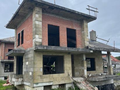 Vista exterior de Casa o xalet en venda en Hazas de Cesto amb Terrassa i Balcó