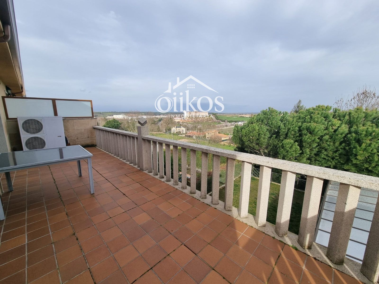 Terrassa de Casa adosada en venda en Villamayor amb Aire condicionat, Calefacció i Parquet