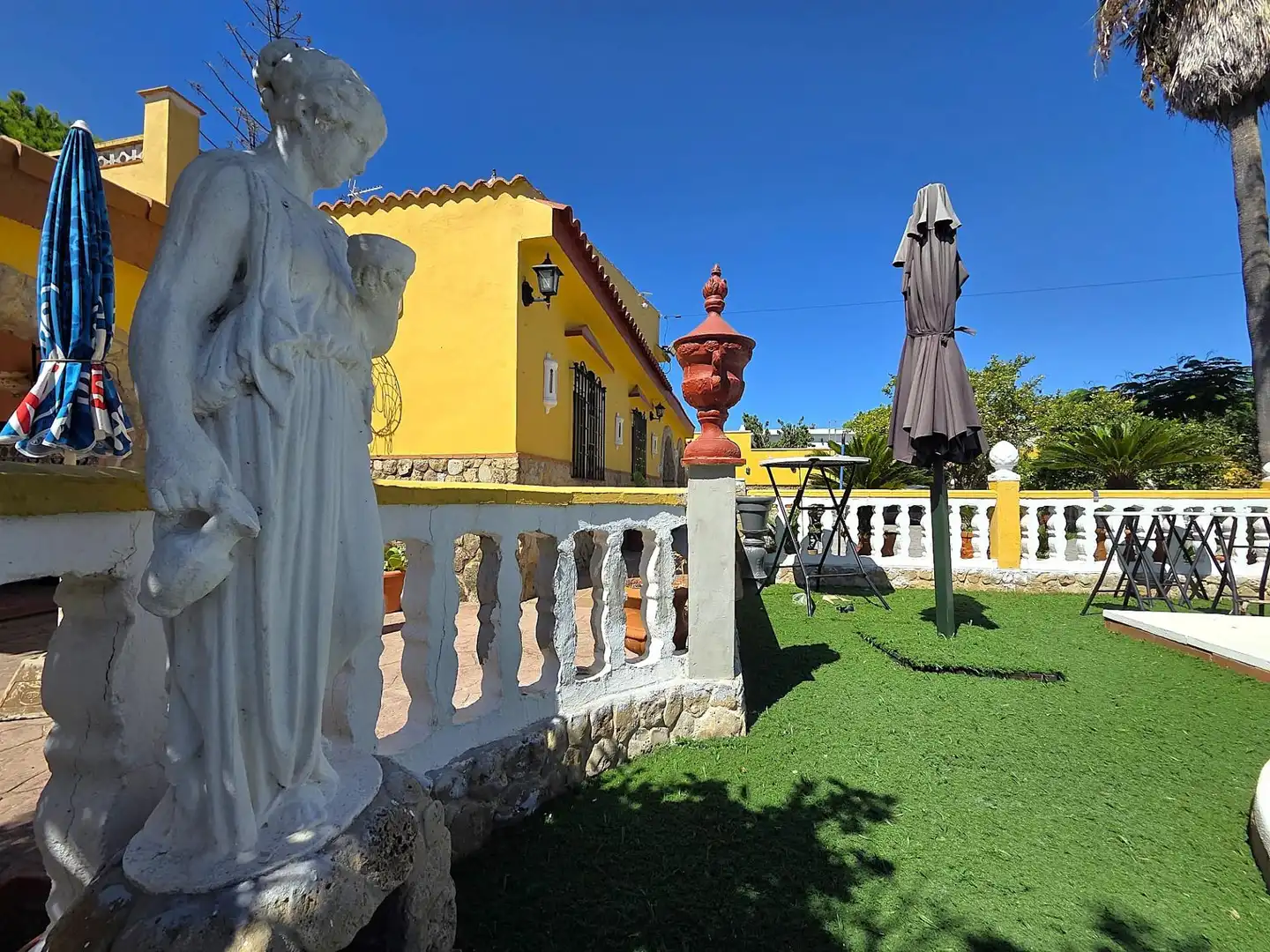 Haus oder Chalet zum Verkauf in Chiclana de la Frontera mit Privatgarten, Abstellraum und Schwimmbad