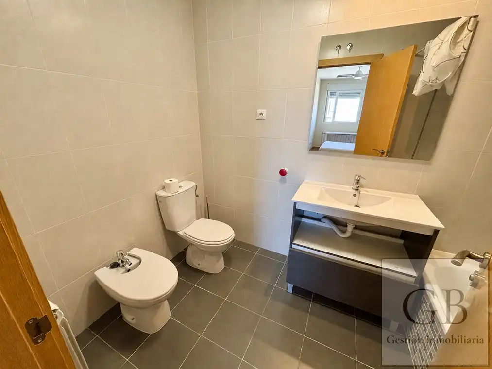 Baño de Piso en venta en Toledo con Aire acondicionado, Calefacción y Trastero