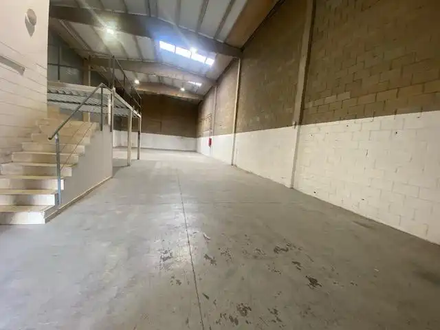 Nave industrial de alquiler en Santa Perpètua de Mogoda