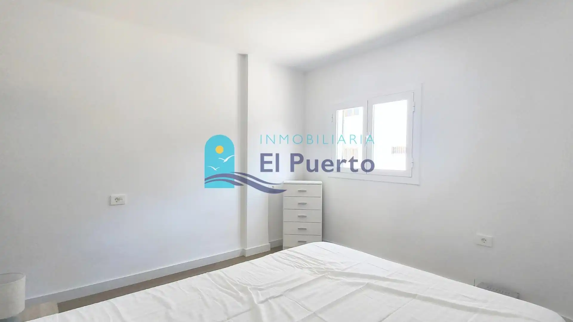 Dormitori de Apartament en venda en Mazarrón amb Terrassa, Alarma i Piscina comunitària