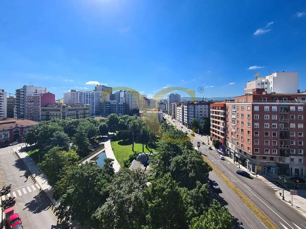 Vista exterior de Pis en venda en Gijón  amb Calefacció i Moblat
