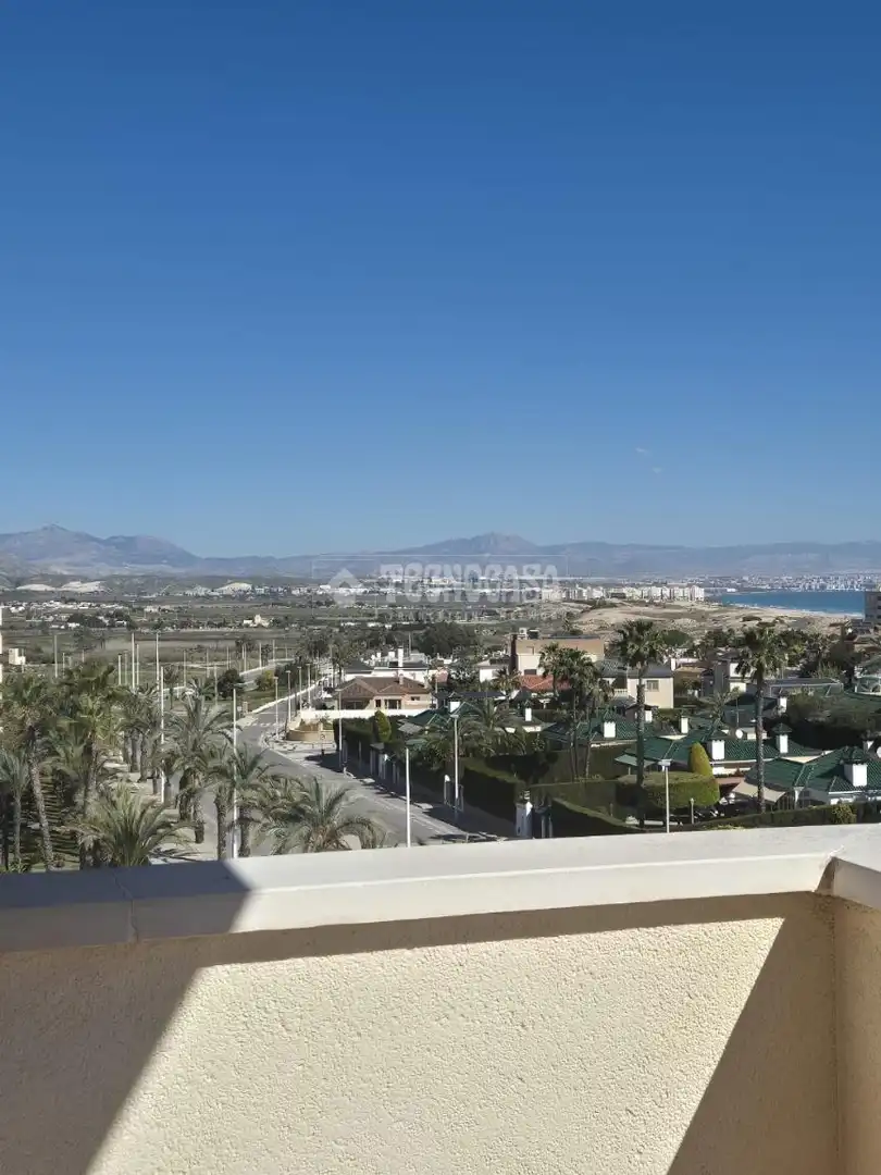 Vista exterior de Piso en venta en Alicante / Alacant con Aire acondicionado, Terraza y Piscina comunitaria