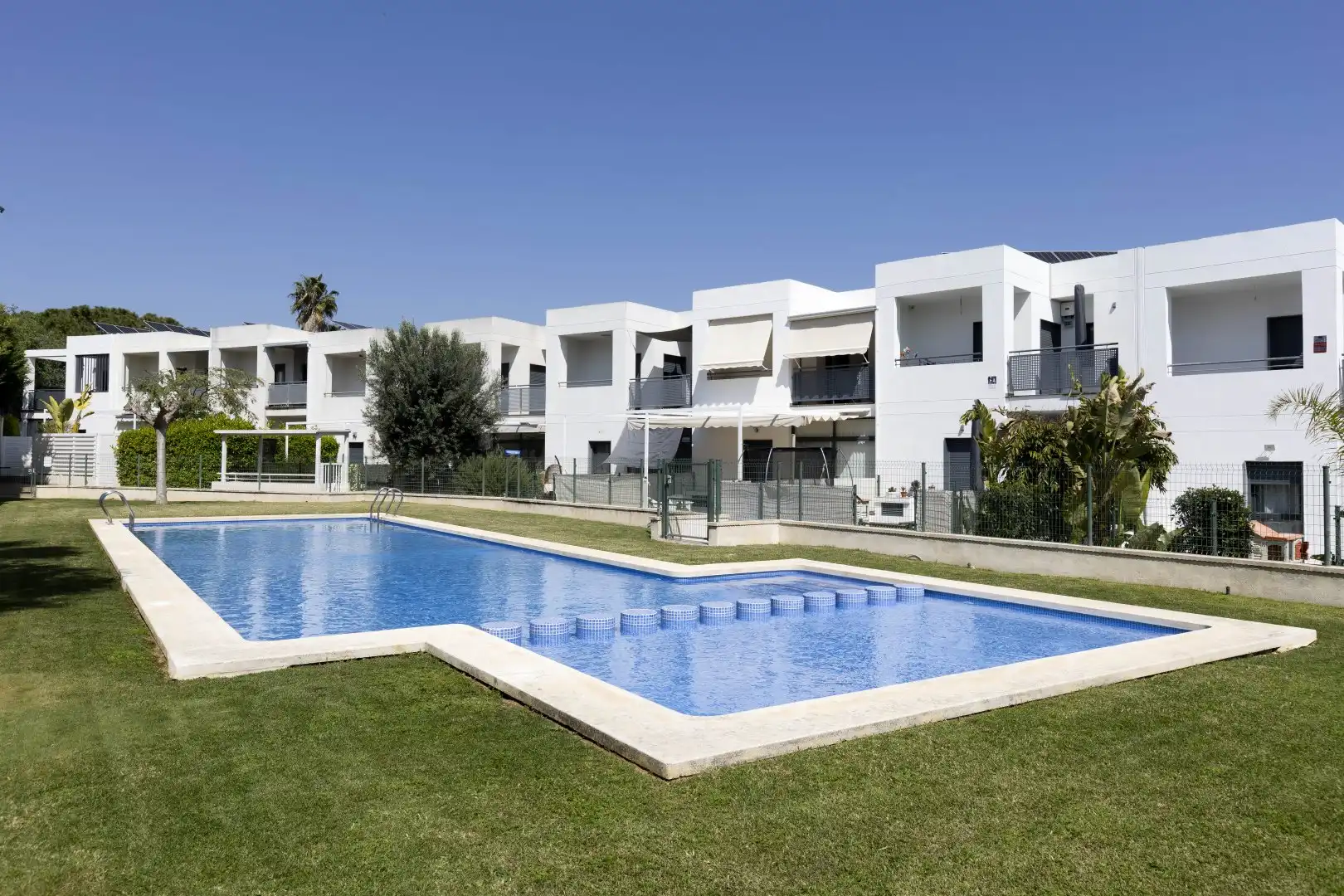 Piscina de Casa adosada en venta en San Antonio de Benagéber con Aire acondicionado, Calefacción y Terraza