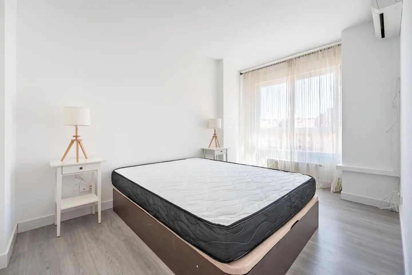 Bedroom of Attic for rent in Madrid  with Air Conditioner, Heating and Parquet flooring
