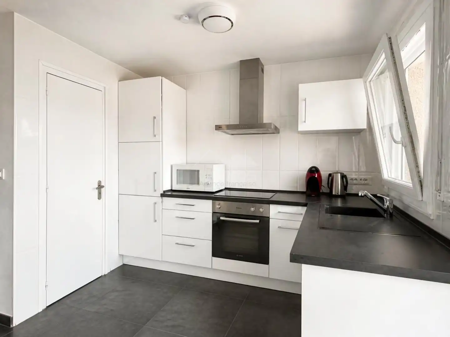 Küche von Wohnung zum Verkauf in Empuriabrava mit Klimaanlage, Heizung und Terrasse