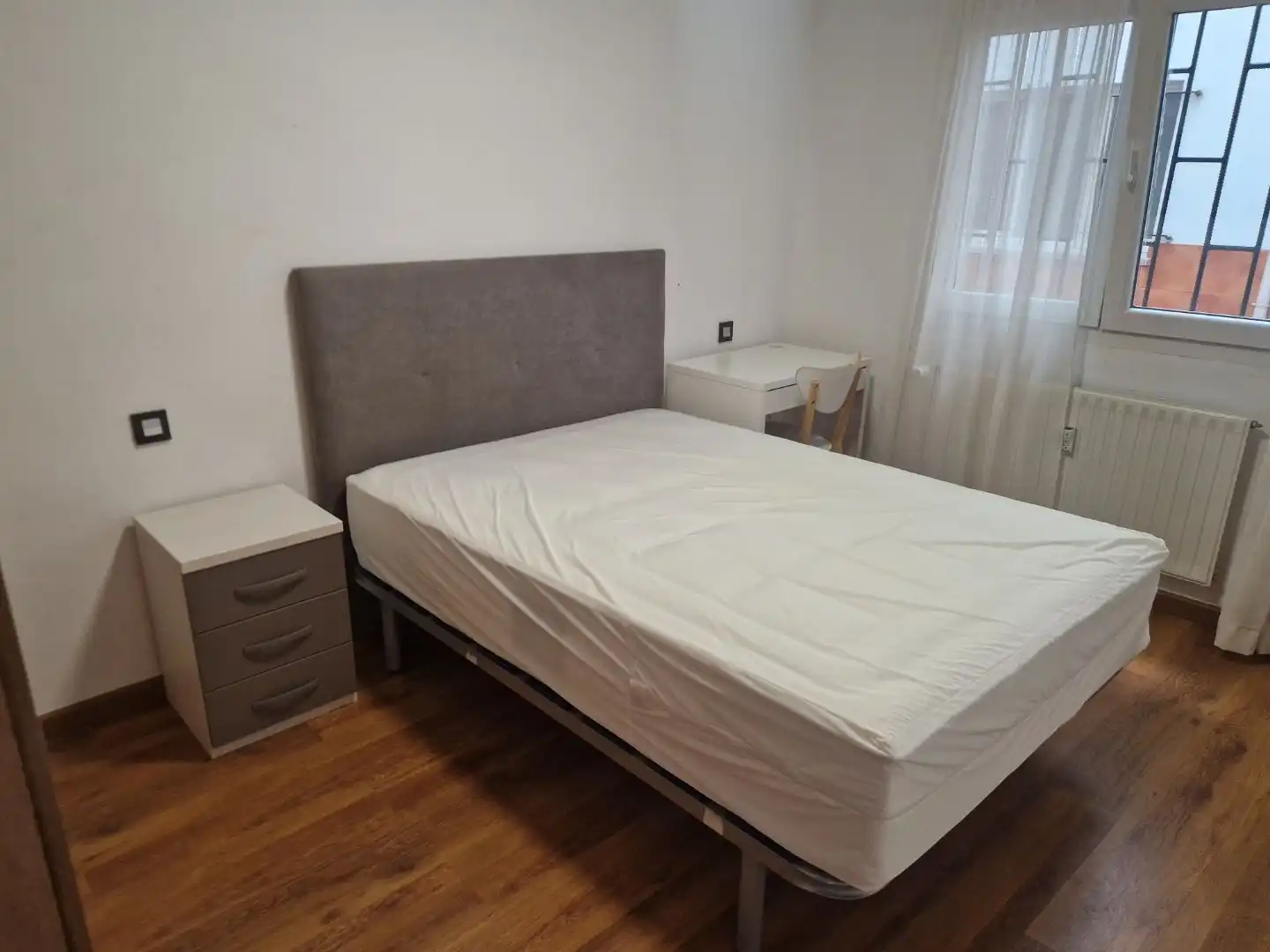 Bedroom of Flat for rent in Oviedo 