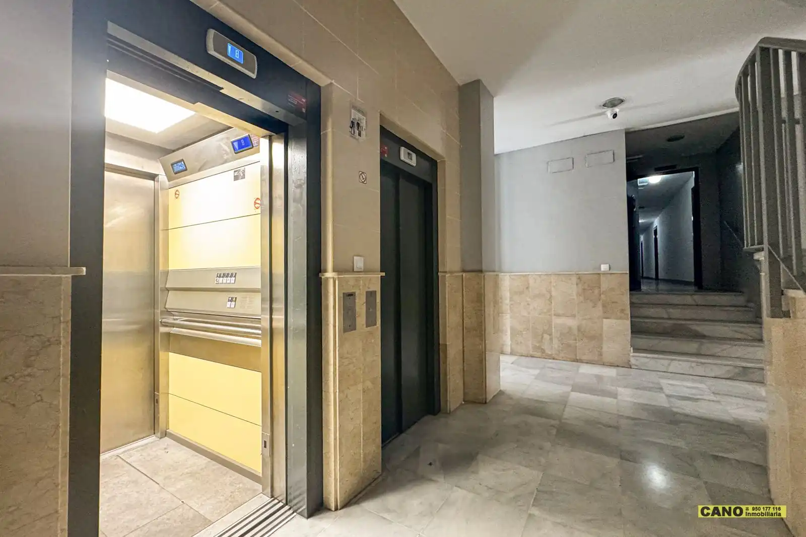 Piso en venta en Roquetas de Mar con Terraza, Trastero y Piscina