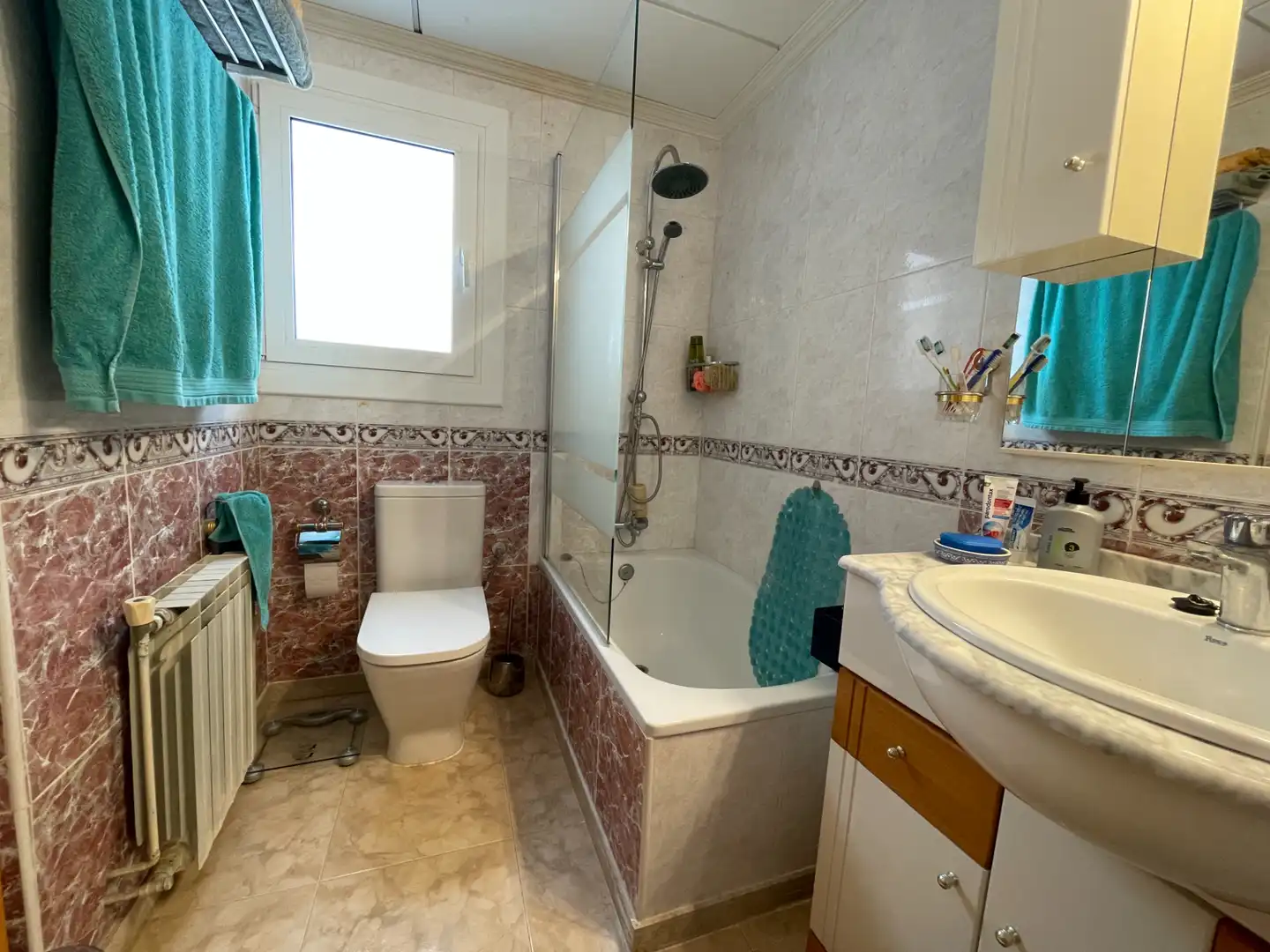 Badezimmer von Wohnung zum Verkauf in Cambrils mit Klimaanlage, Heizung und Ofen