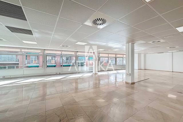 Oficina en Alquiler en Barri de les Corts