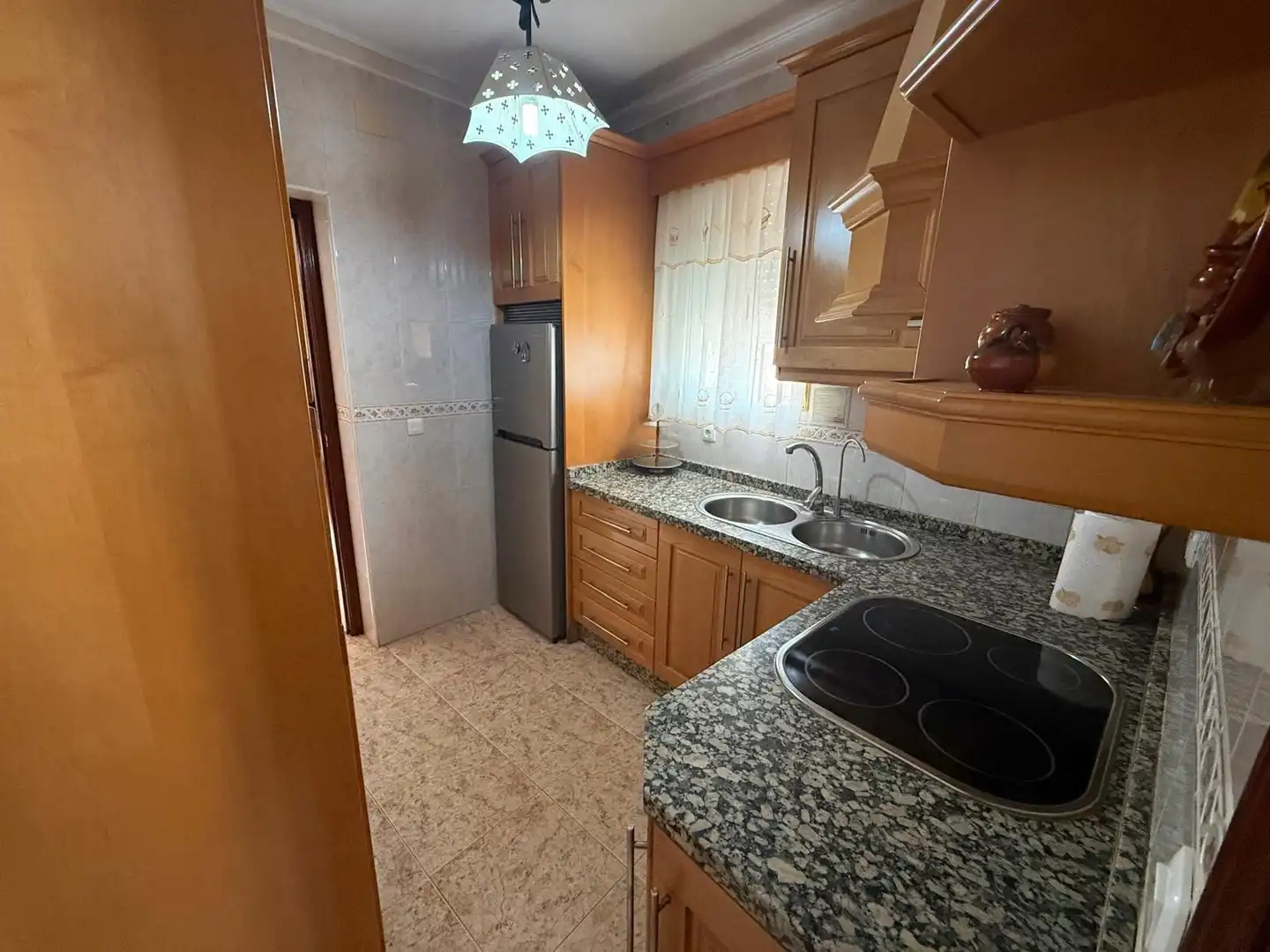Cuina de Casa o xalet en venda en Encinas Reales amb Moblat i Balcó