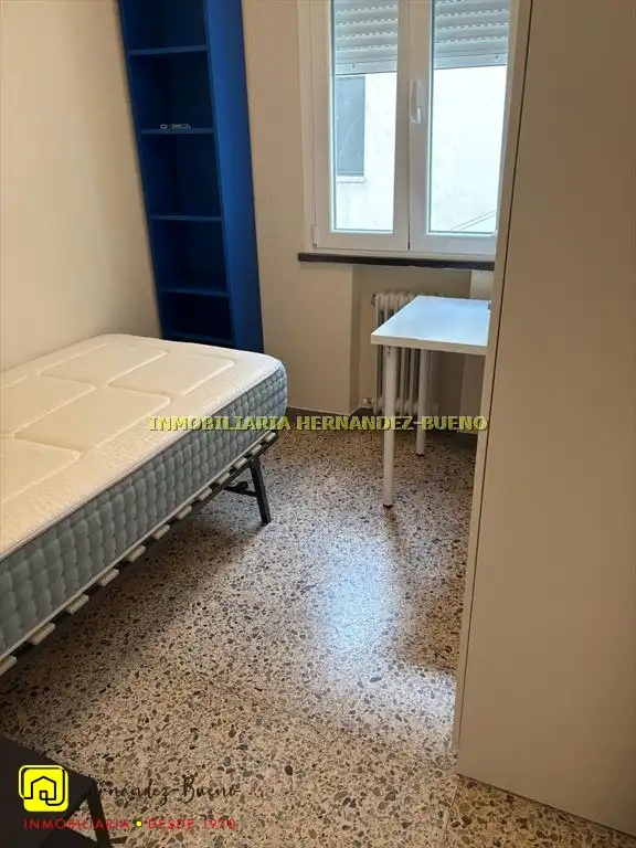 Schlafzimmer von Wohnung zur Miete in Salamanca mit Heizung, Möbliert und Balkon