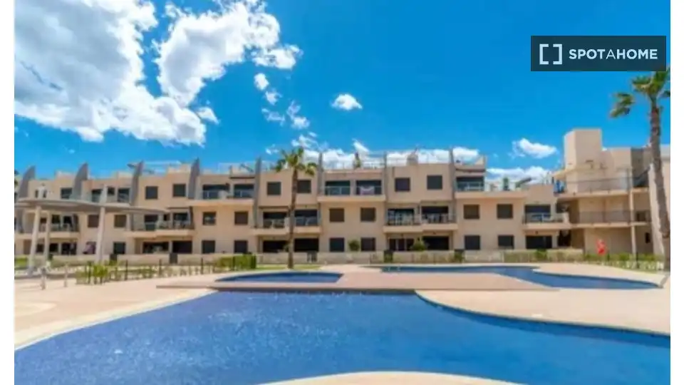 Vista exterior de Apartament per a compartir en Pilar de la Horadada amb Aire condicionat, Terrassa i Moblat