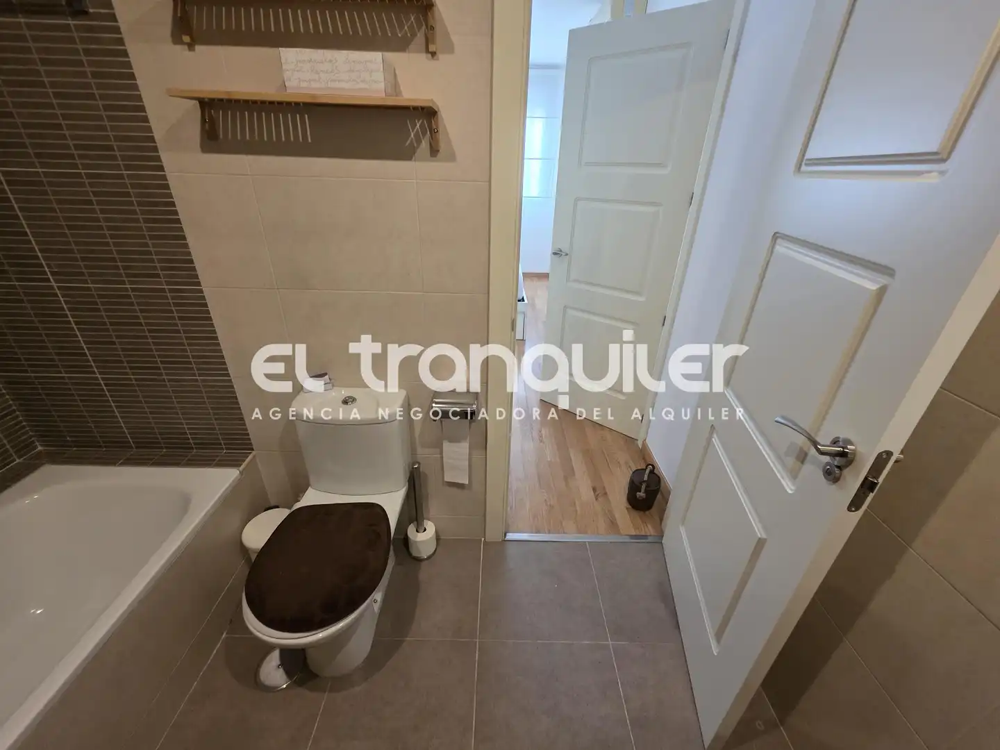 Bathroom of Flat for rent in Madrid  with Air Conditioner, Parquet flooring and Storage room