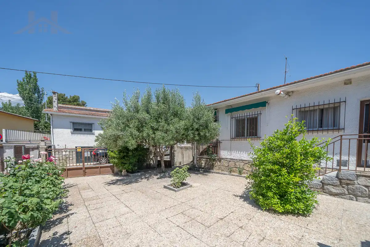 Vista exterior de Casa o chalet en venta en Moralzarzal con Calefacción y Trastero