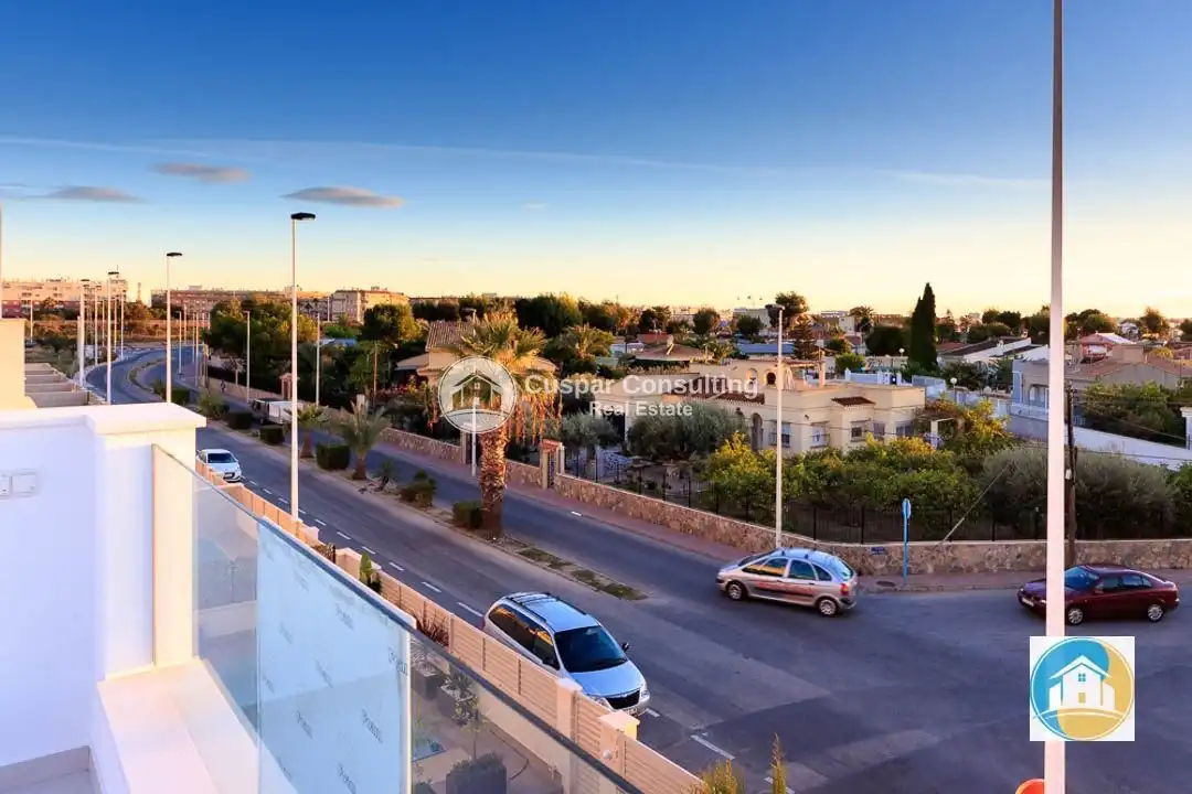 Vista exterior de Dúplex en venda en Pilar de la Horadada amb Aire condicionat, Calefacció i Jardí privat
