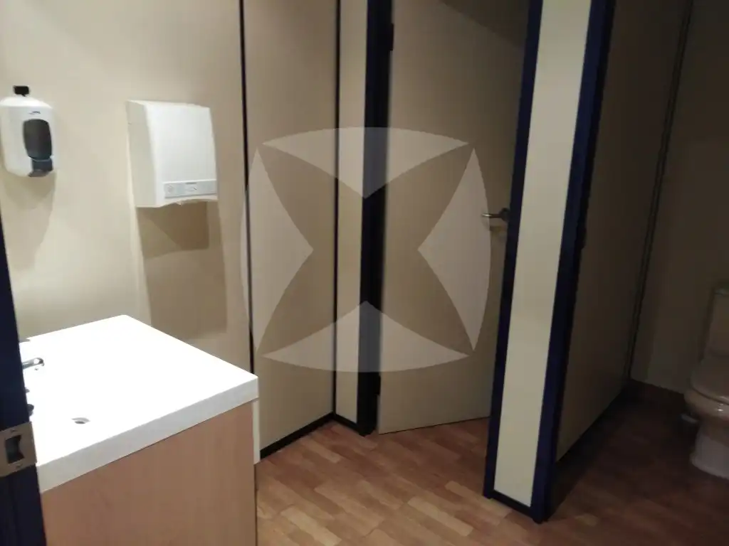 Office for rent in Badajoz  with Air Conditioner