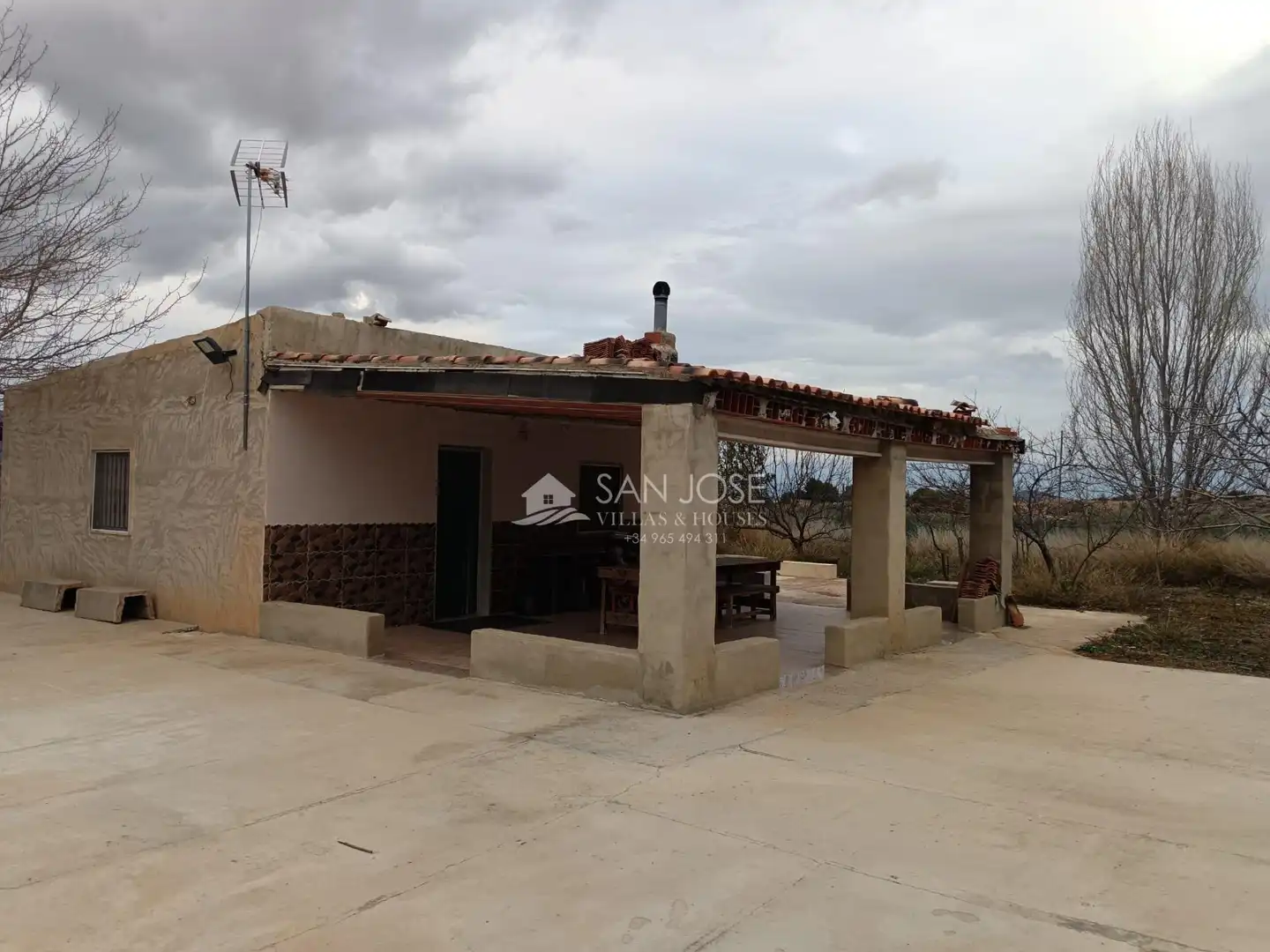Vista exterior de Casa o xalet en venda en La Romana amb Aire condicionat, Jardí privat i Terrassa
