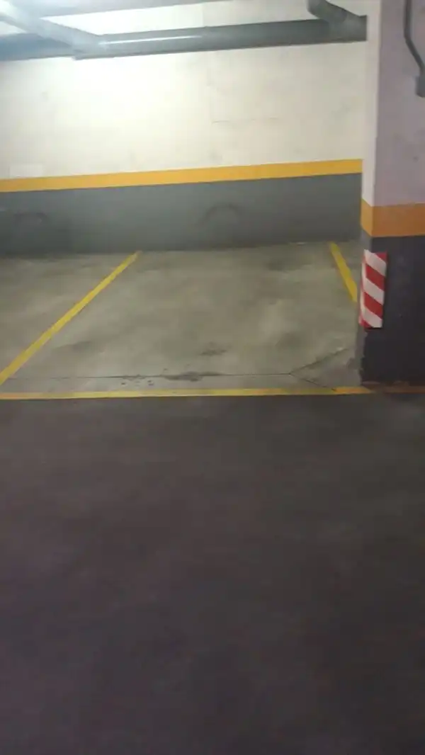 Garage for rent in Calle de Andujar, Val