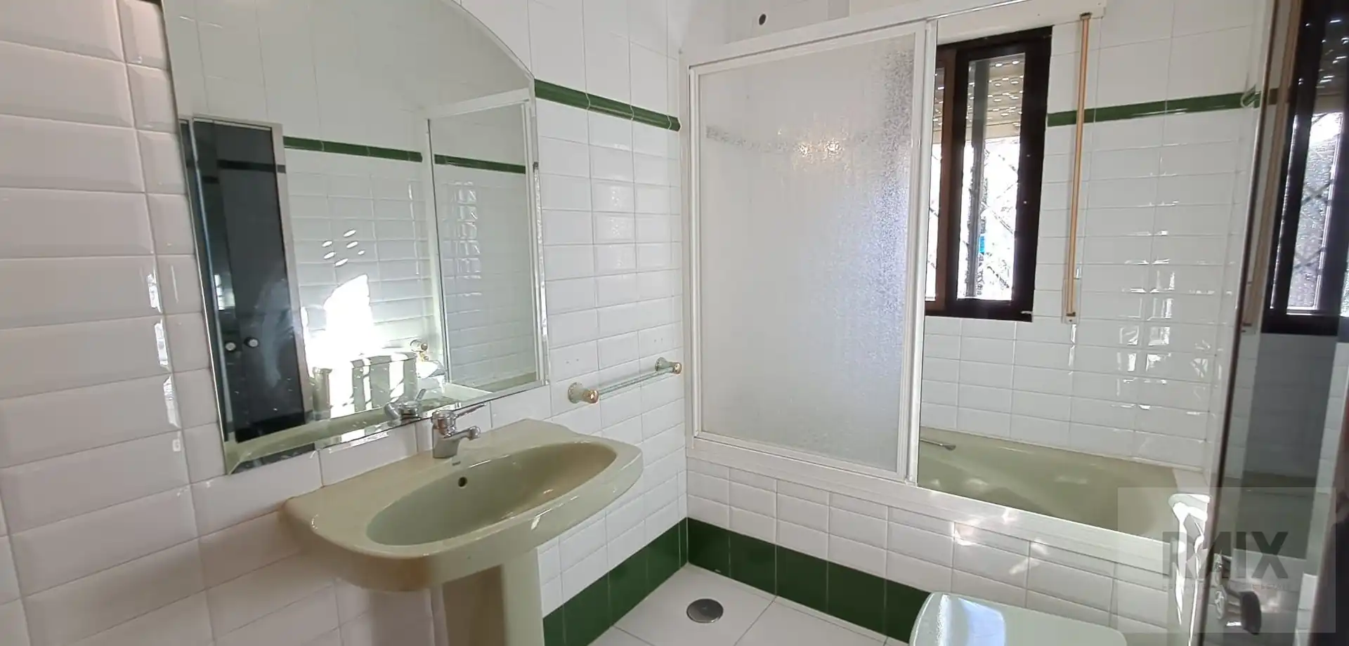 Bathroom of Houses for sale in Colmenar de Oreja, Madrid