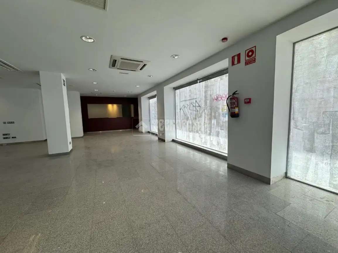 Geschaftsraum zur Miete in Calle Velayos, Ciudad Universitaria