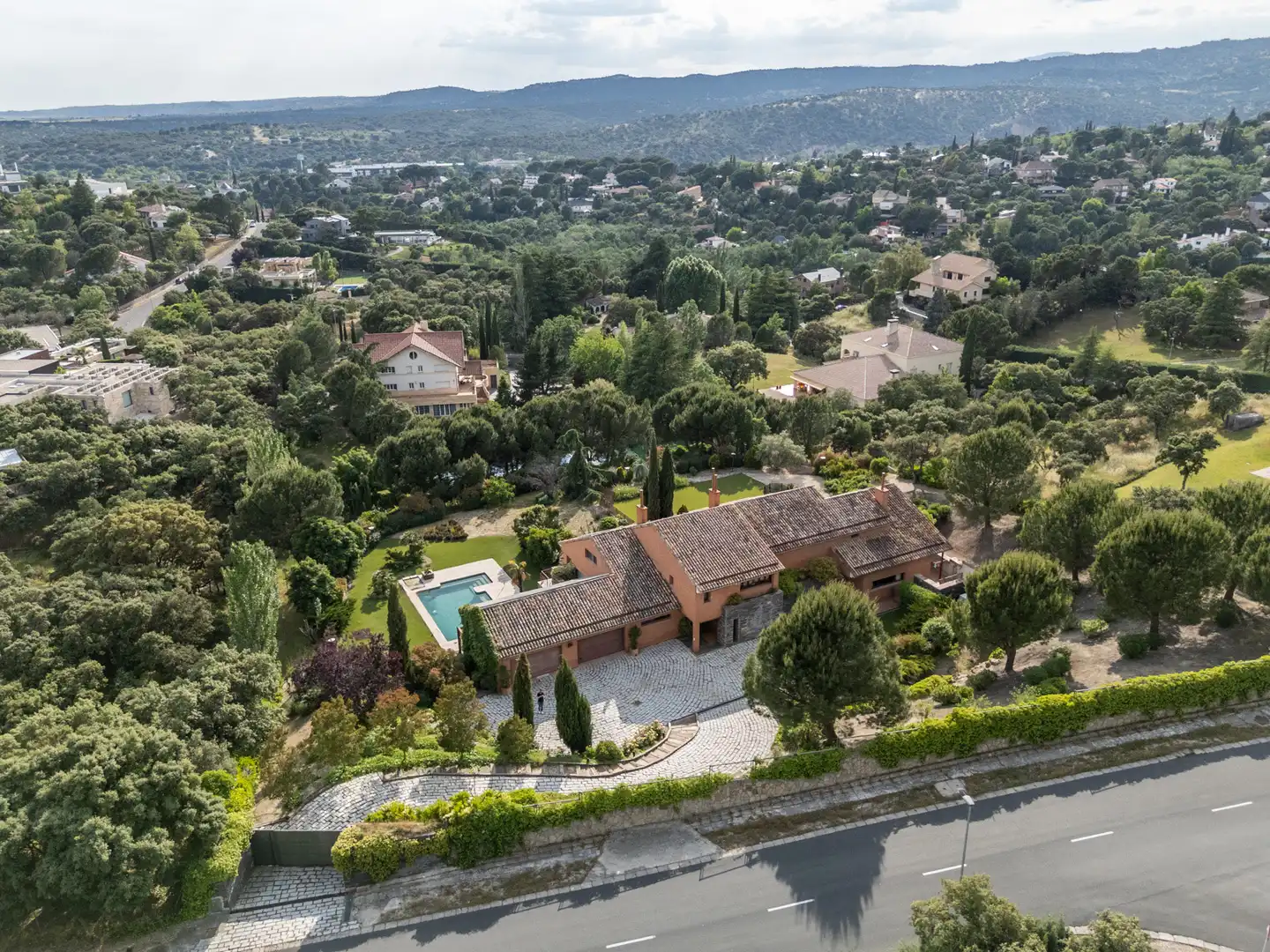 Vista exterior de Casa o xalet en venda en Las Rozas de Madrid amb Aire condicionat, Calefacció i Jardí privat