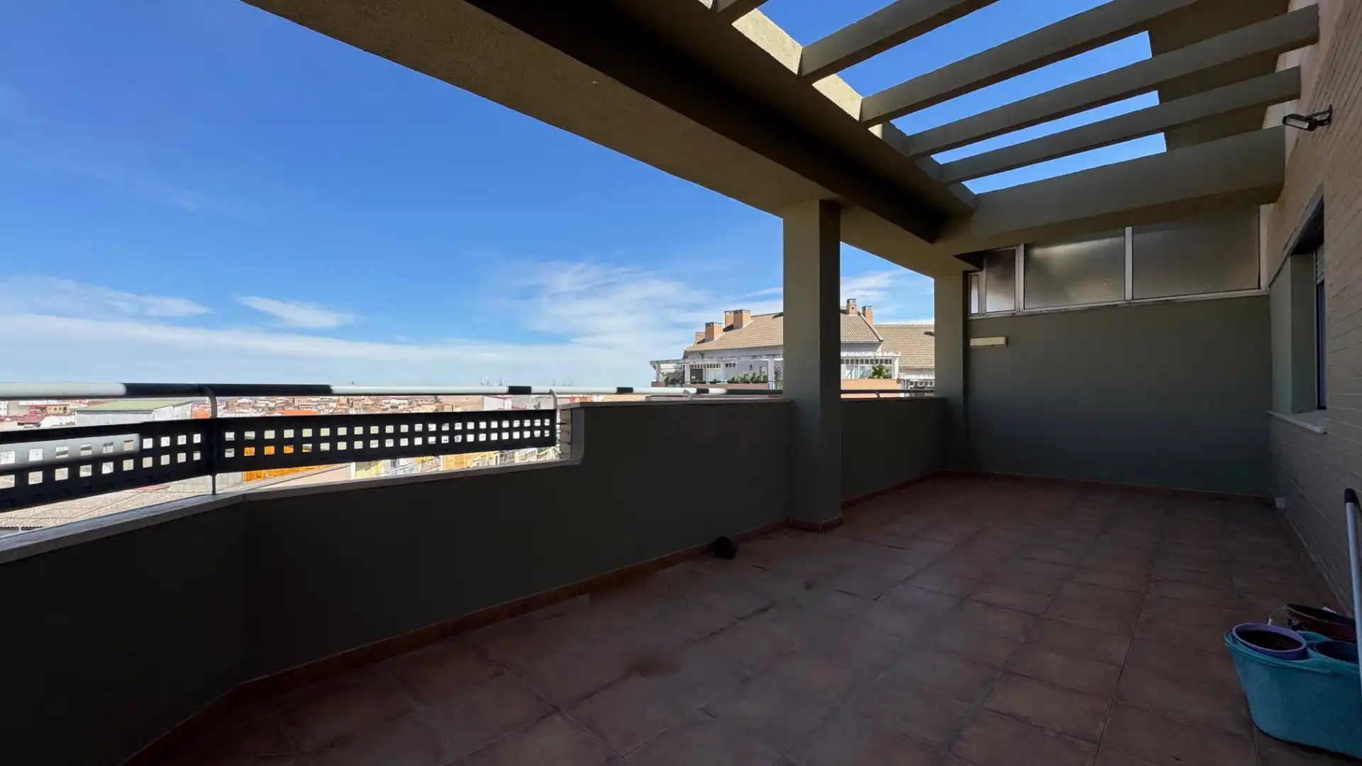 Terrasse von Maisonette zum Verkauf in Cáceres mit Klimaanlage, Heizung und Parkett