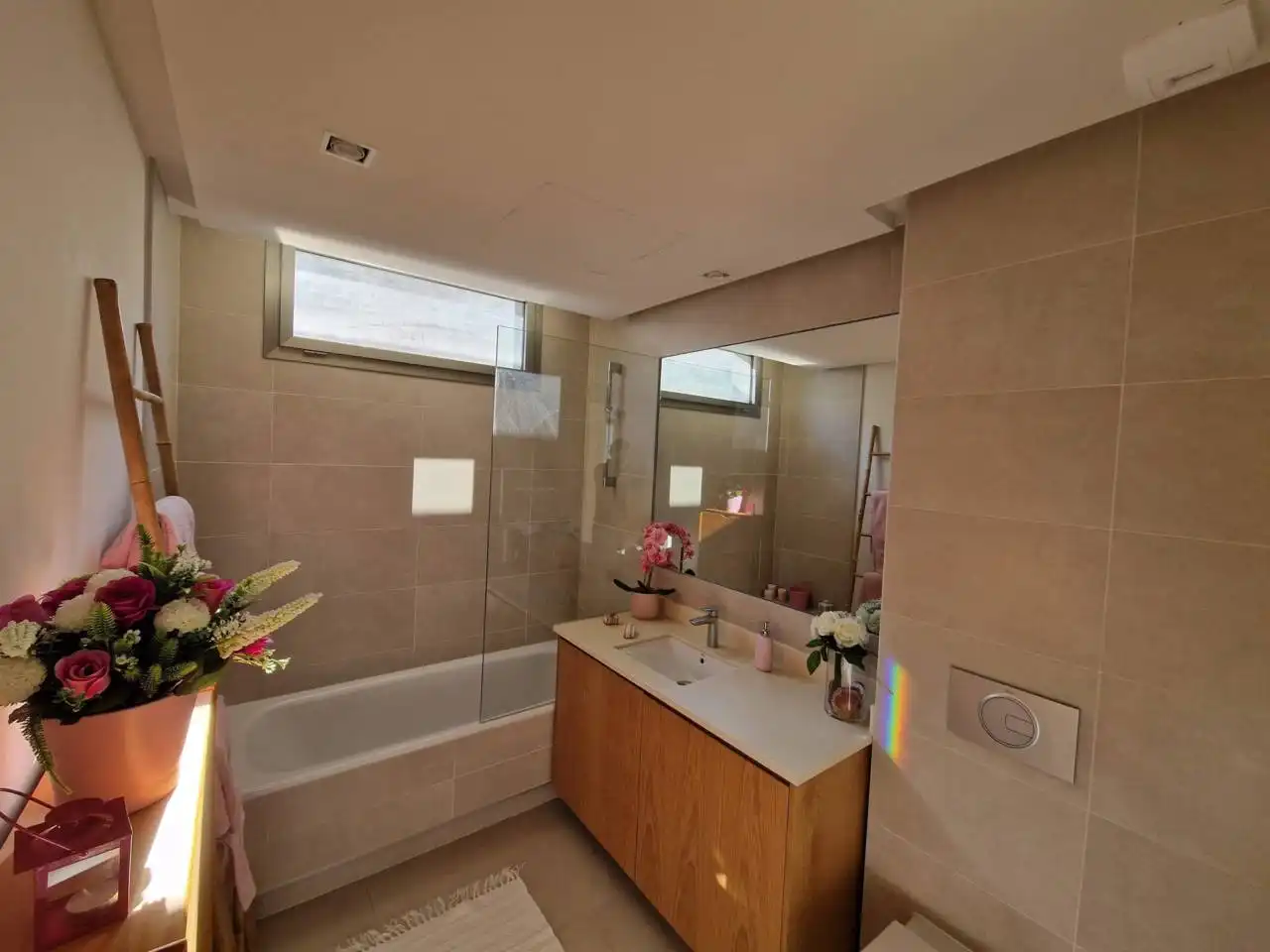 Baño de Piso de alquiler en Madrid con Aire acondicionado, Calefacción y Parquet