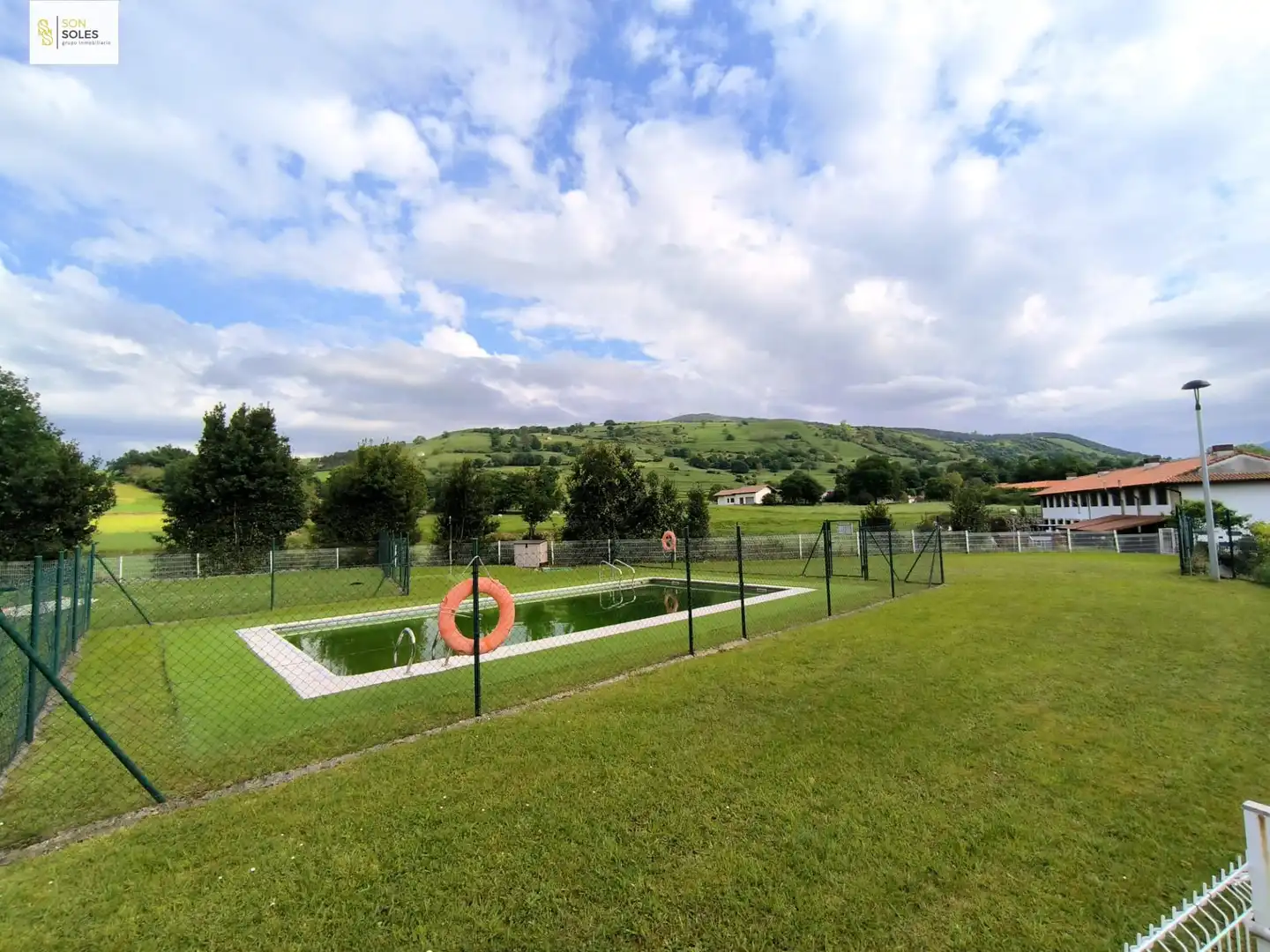 Swimming pool of Detached homes for sale in Santiurde de Toranzo  with Heating, Private garden and Parquet flooring