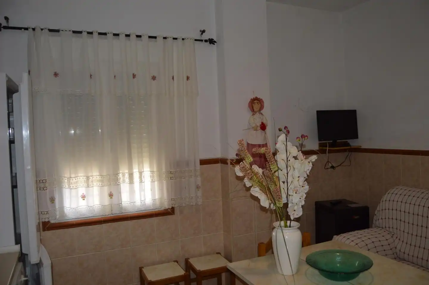 Sala d'estar de Casa o xalet en venda en Torrubia del Campo amb Calefacció, Traster i Moblat