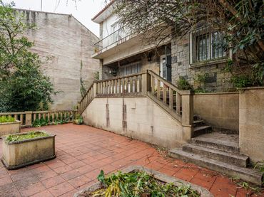 Country house for sale in Noia