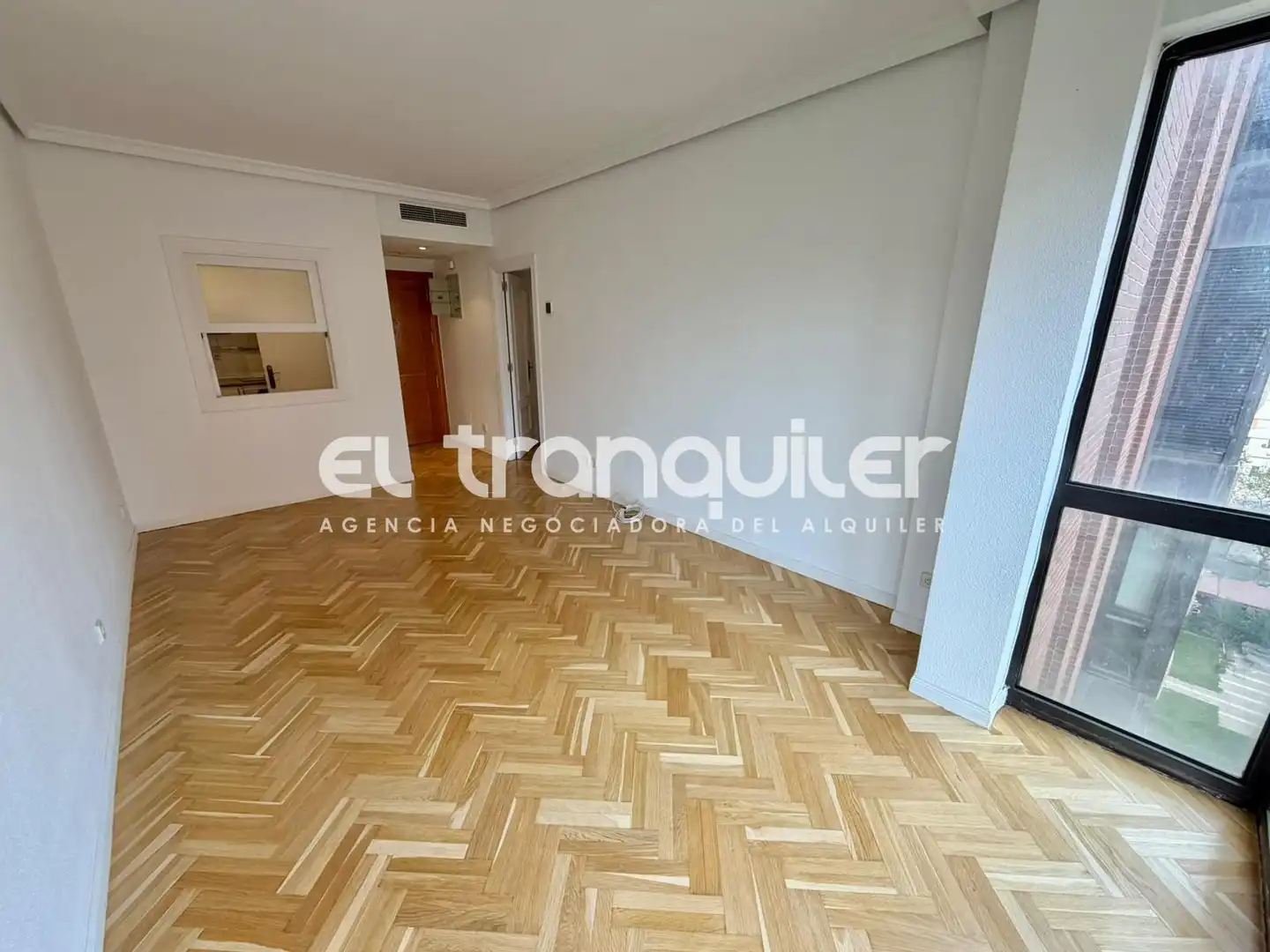 Bedroom of Flat for rent in Madrid  with Air Conditioner and Washing machine