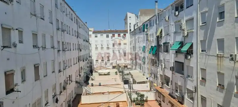 Außenansicht von Wohnung zur Miete in Zaragoza mit Klimaanlage, Heizung und Ofen