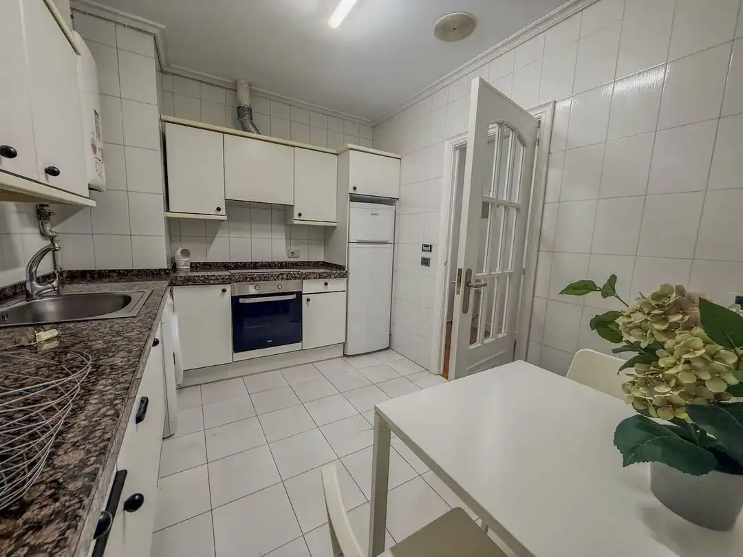 Cocina de Piso de alquiler en Donostia - San Sebastián  con Calefacción, Horno y Lavadora