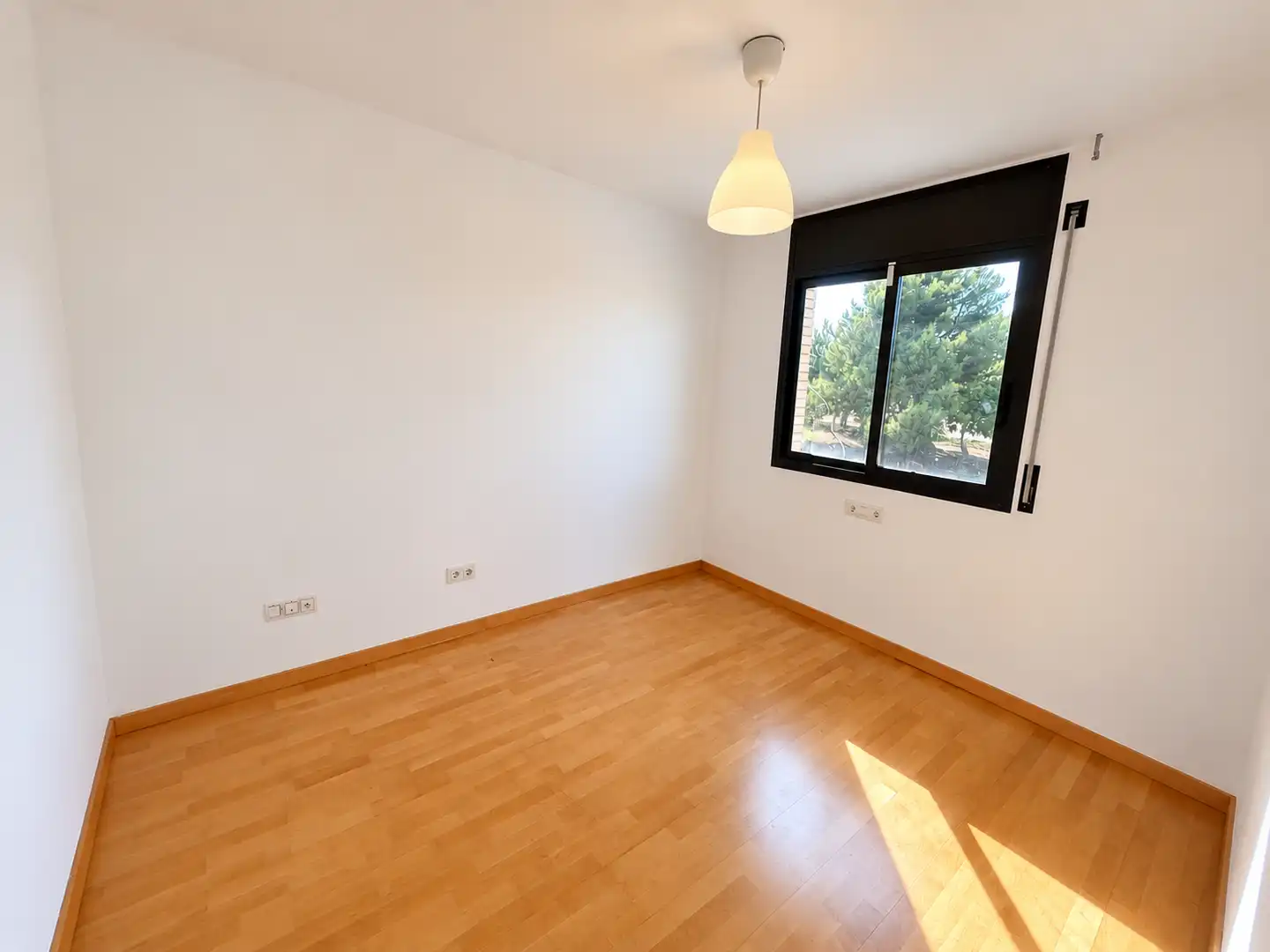 Habitación de Casa o chalet en venta en Vilanova i la Geltrú con Aire acondicionado, Calefacción y Jardín privado