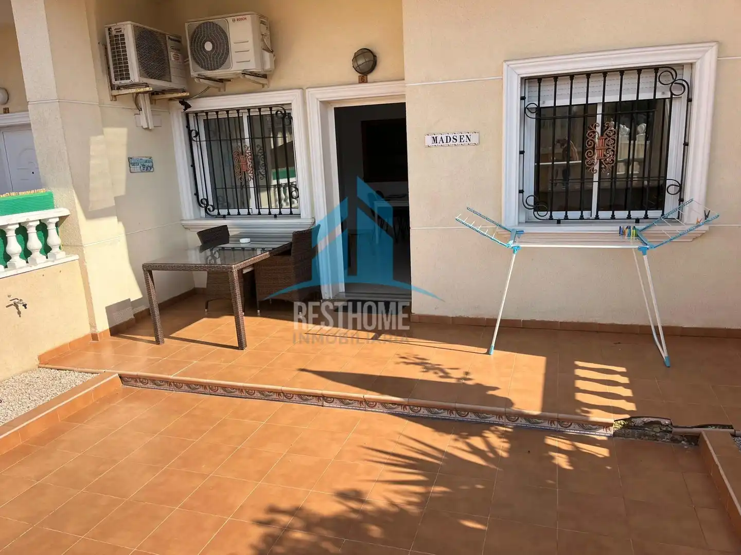 Vista exterior de Apartament en venda en Torrevieja amb Aire condicionat, Jardí privat i Terrassa