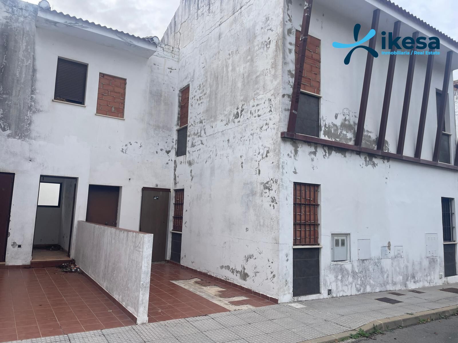 Vista exterior de Casa adosada en venda en Cortegana amb Terrassa