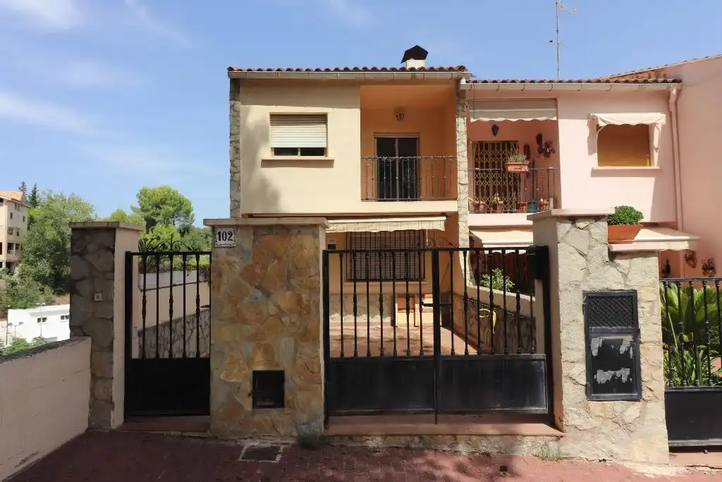 Casa aparellada amb terrassa en venda a Avenida de la Música, imagen 2