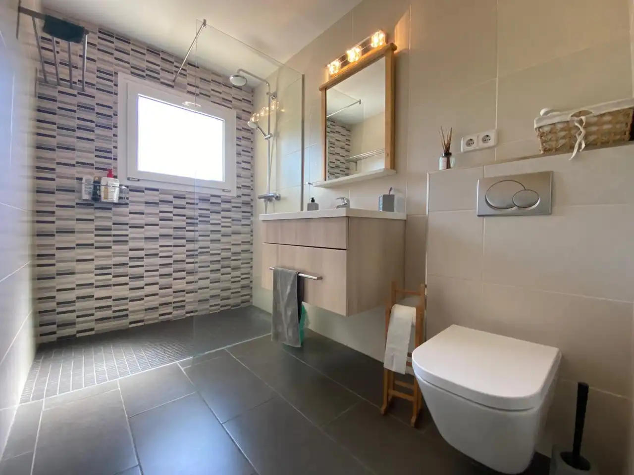 Baño de Casa o chalet en venta en L'Estartit con Aire acondicionado, Calefacción y Jardín privado