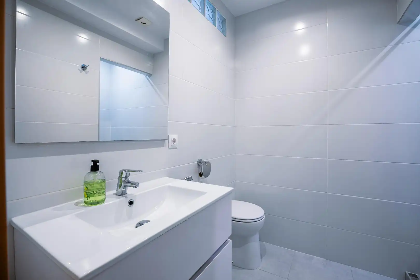 Baño de Piso en venta en Biescas con Calefacción y Amueblado