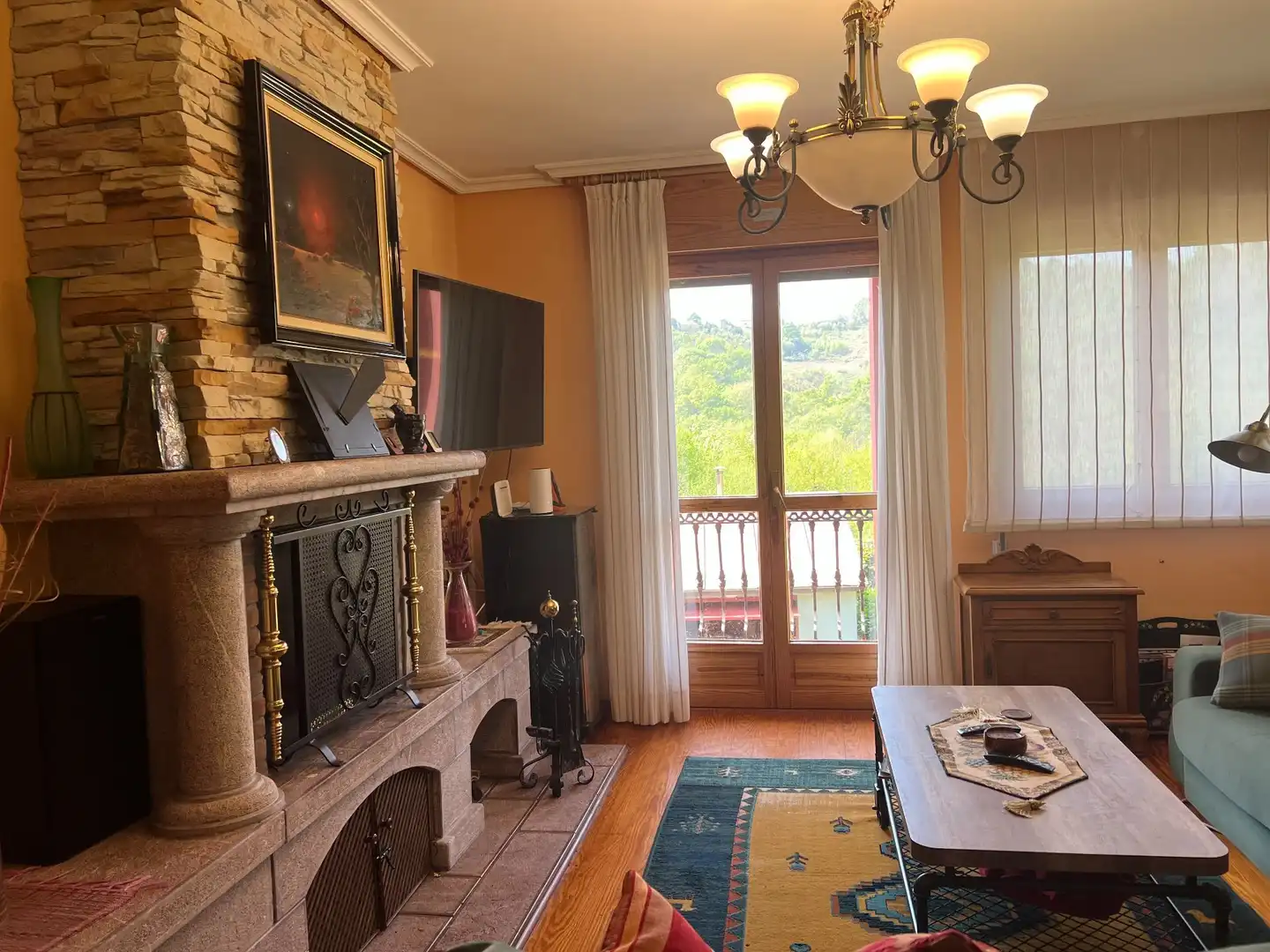 Sala de estar de Casa o chalet en venta en Cangas de Onís con Calefacción, Jardín privado y Amueblado
