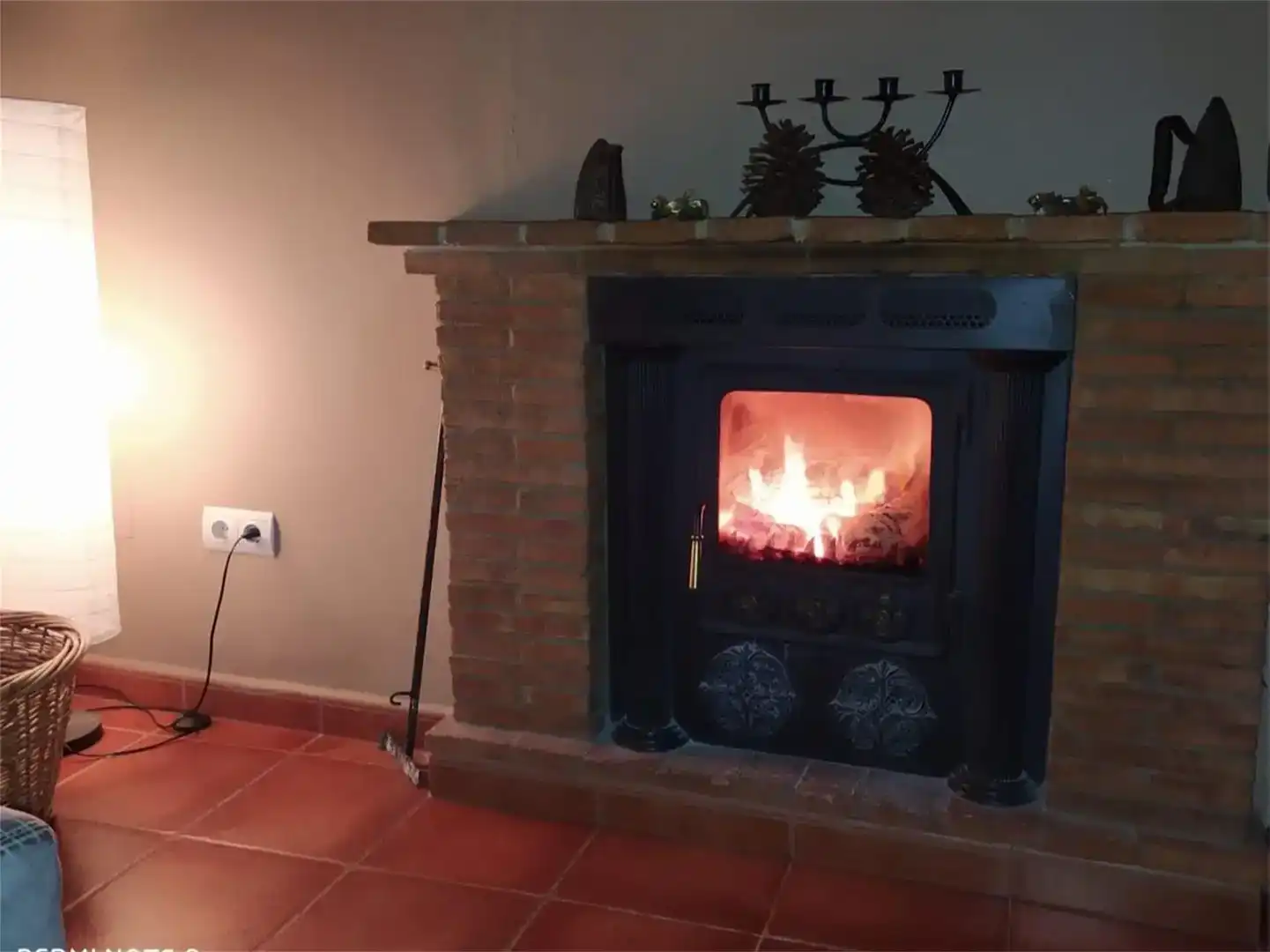 Sala d'estar de Casa adosada en venda en Arriate amb Aire condicionat, Piscina i Moblat