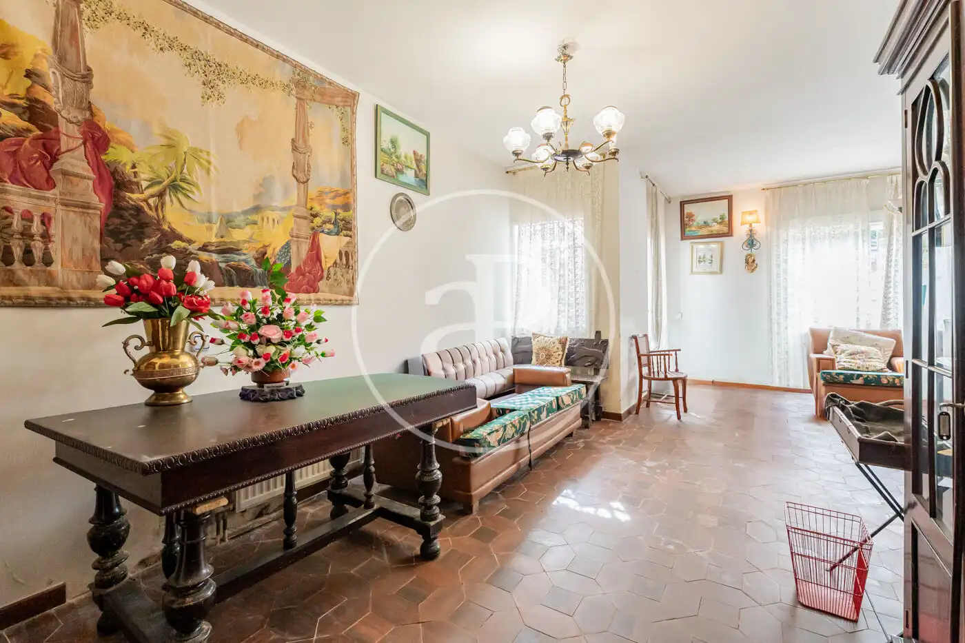 Sala d'estar de Casa o xalet en venda en Pozuelo de Alarcón amb Calefacció, Jardí privat i Terrassa