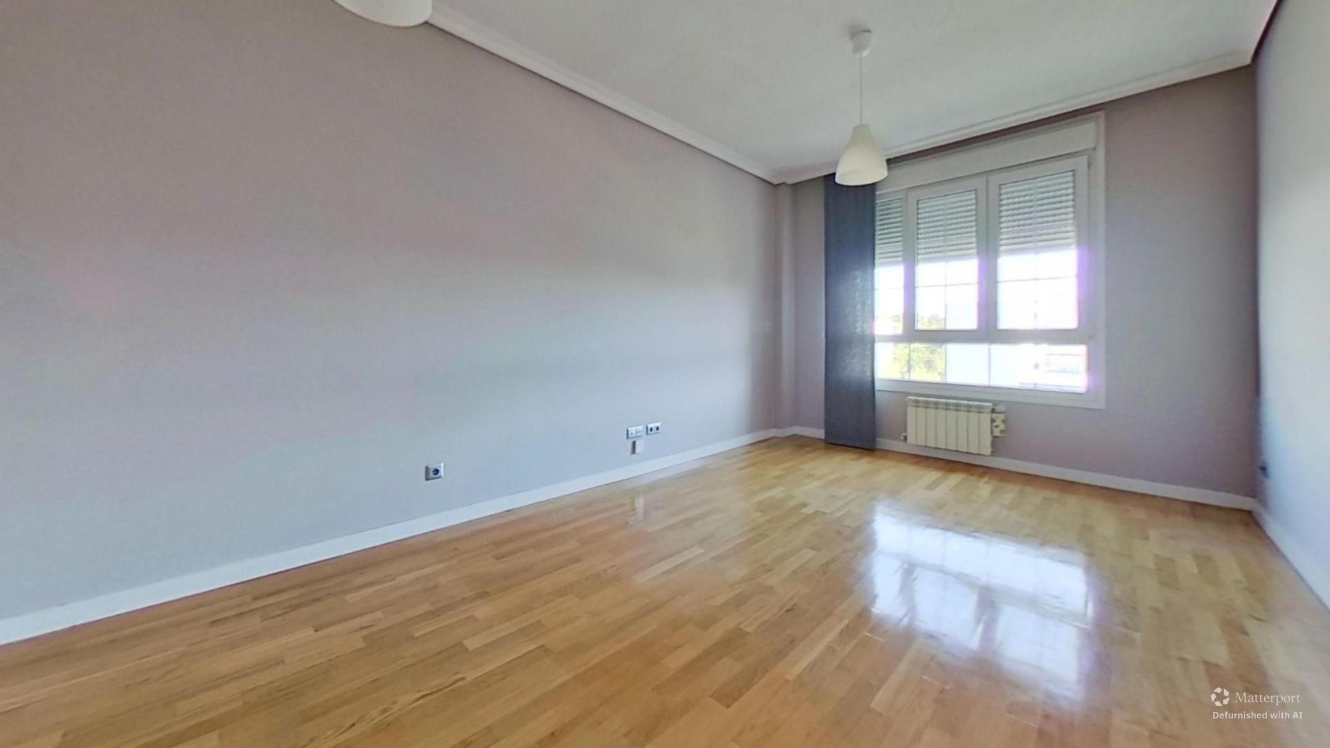 Habitación de Piso de alquiler en  Madrid Capital con Calefacción, Jardín privado y Trastero