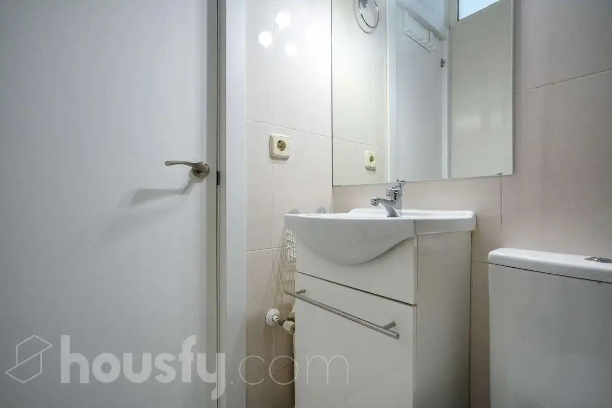 Bathroom of Study for sale in Madrid  with Air Conditioner and Heating