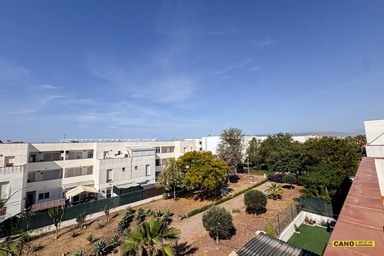 Außenansicht von Wohnung zum Verkauf in Almería mit Klimaanlage, Heizung und Terrasse