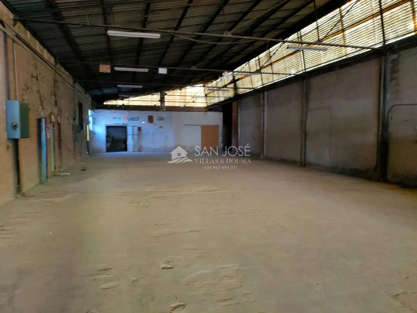 Nau industrial de lloguer en Aspe